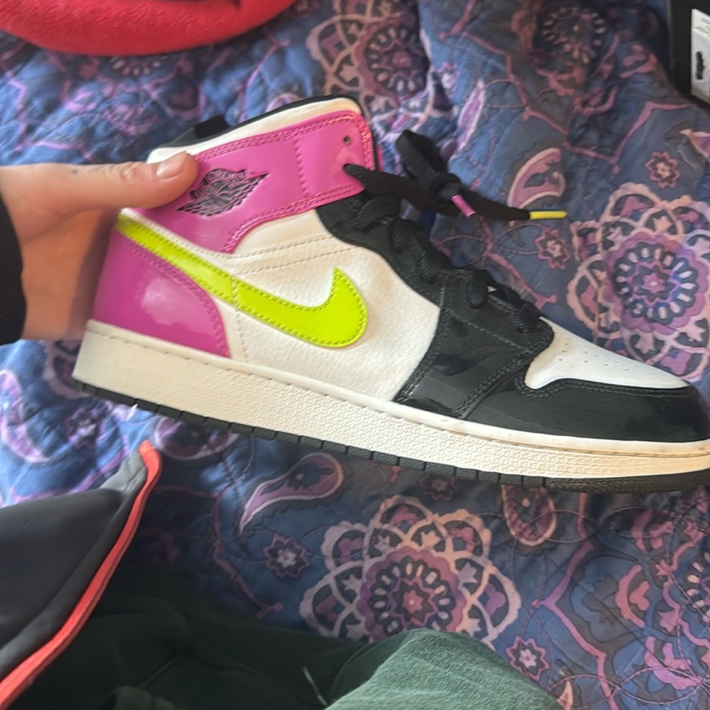 jordan 1 mid white black cyber pink